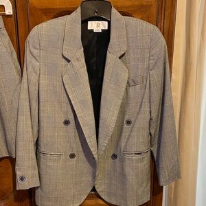 Women's  petite size 4 Gray Glen Plaid Double-Breasted Blazer and a skort.